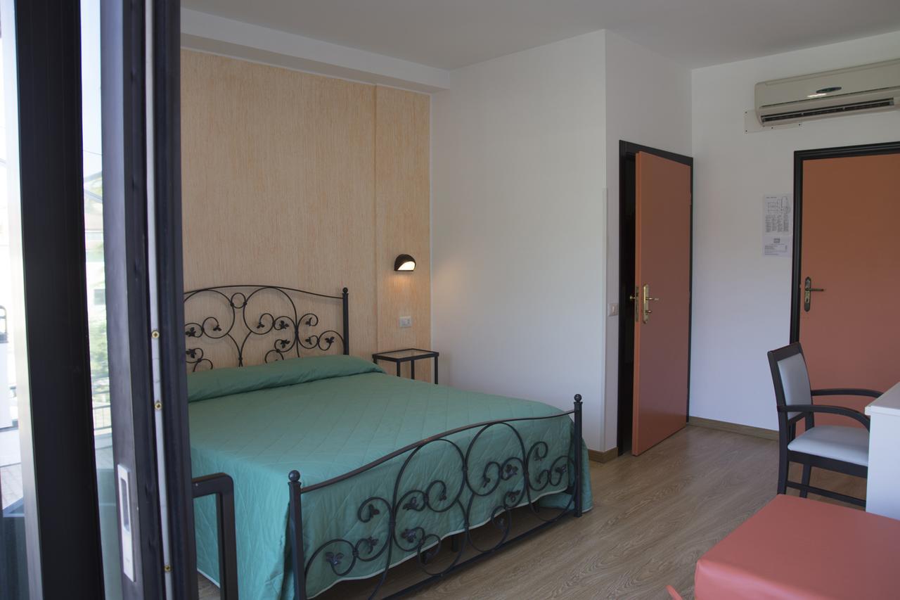 Ristorante Albergo Gerardo Di Masi Caposele Εξωτερικό φωτογραφία